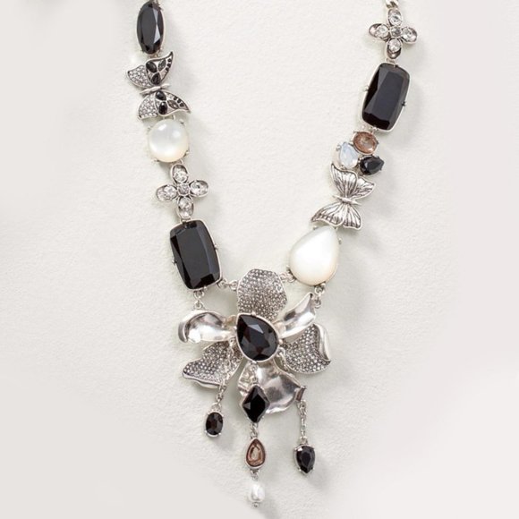 WHBM STUNNING Black Flower & Buttefly Silvertone Statement Necklace - Picture 5 of 7